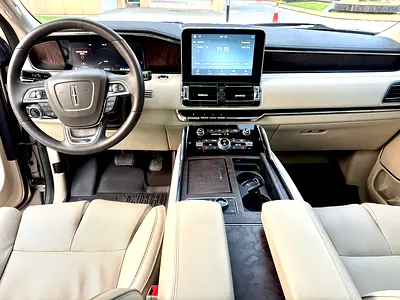 صورة 3 لـ 2019 Lincoln NAVIGATOR