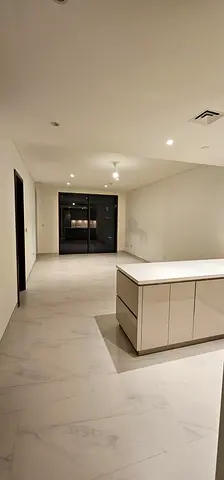 Bright and Spacious | High Floor | Ready to Move