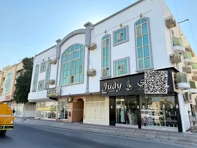 On a main street / free ownership / large land area / strategic location directly on Sheikh Ammar Street