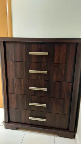 Modern, stylish and spacious Bedroom dresser with 5 big drawers