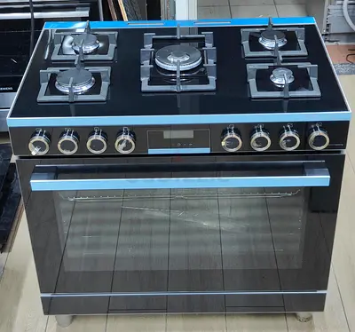 Bosch 5-burner Gas Cooker 90by60cm size - Black Glass Top