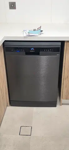 Siemens iQ300 dishwasher 3 rack latest model like new condition perfect working