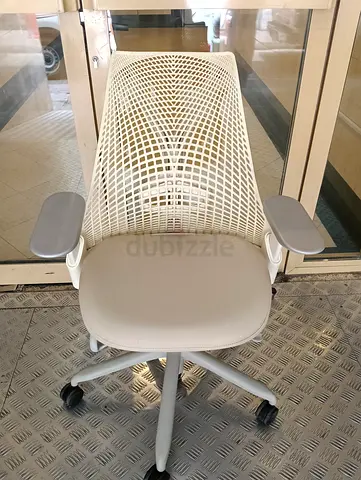 Herman Miller sayle chair for selling.good condition