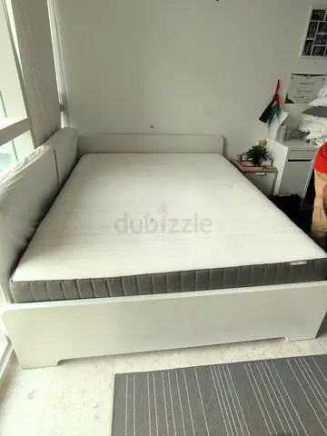 White queen size bed with mattress - good condition