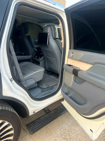 صورة 3 لـ 2021 Lincoln NAVIGATOR
