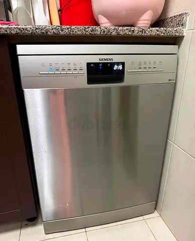 SIEMENS iQ300 Model Dishwasher 3 rakes With Digital Clock 60x60 cm
