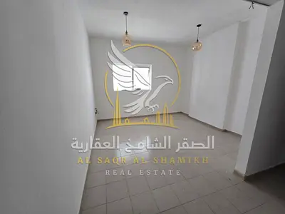 شقه غرفه وصاله بمنطقة القليعه الشارقه اطلاله مفتوحه تكييف مركزي مرونه بالسداد باركن متوفرقريب من مستشفي السعودي الالماني