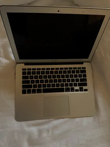 MacBook Air 13-inch A1466 – For Parts / Repair – Screen Working