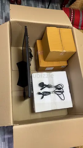 Sony PlayStation 4 bundle with games controller,headset,charging dock ,cd tray,rgb monitor