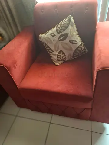5 seater sofa set, 3 + 1 + 1, rose red colour in good condition