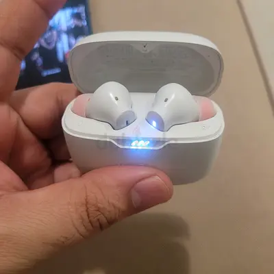 White true wireless earbuds with charging case (working)