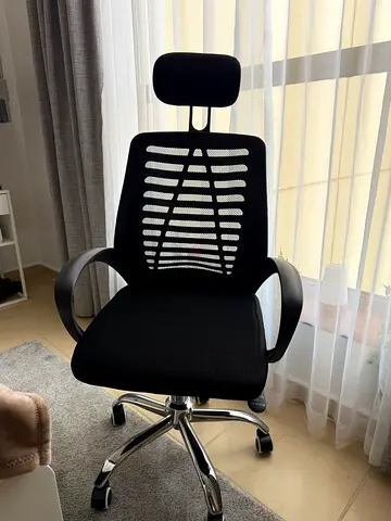 Ergonomic black mesh office chair with headrest - good condition