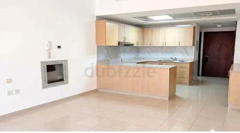Need a partner for 3 sharing room in bab al bahr