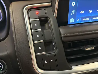2023 Chevrolet SUBURBAN 照片 16