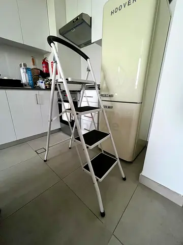 Lightweight 4-Step Household Stepladder