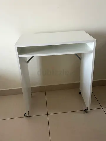 Small desk on wheels