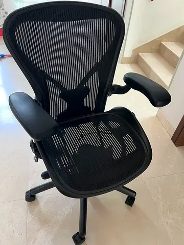 Herman miller Aeron size B fully loaded