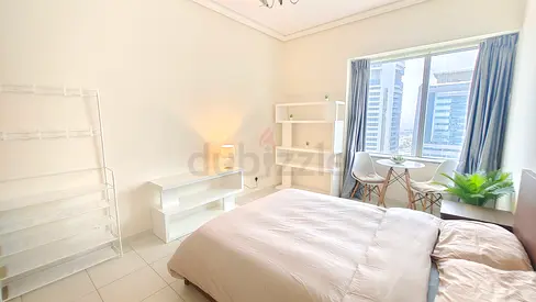 Sea view room by the Metro in DIFC (Only for one Male)