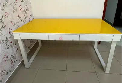 Study table in excellent condition