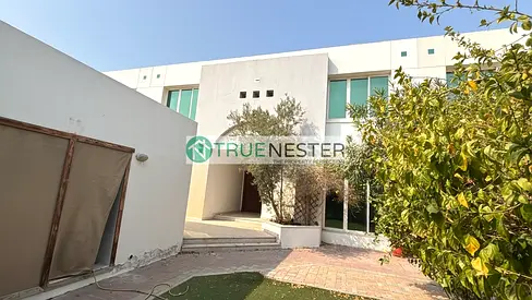 Spacious 4-Bedroom Villa in Umm Suqeim 3