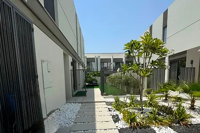 Landscaped | Appliances Incld | Internal Facing