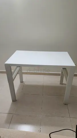 White study/desk table - very good condition