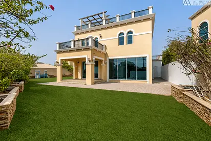 BEAUTIFULLY MAINTAINED VILLA | HUGE PLOT | VACANT