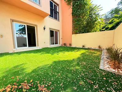 SINGLE ROW | PRIME LOCATION | ON POOL& PARK