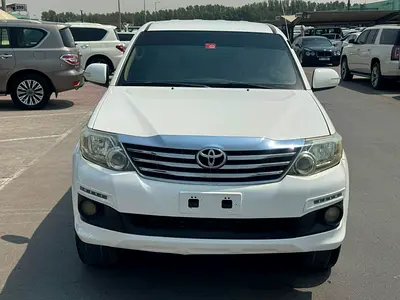 Toyota fortuner 2015 white color GCC calen car