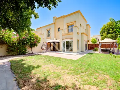 Lake View | Large Garden | Upgraded
