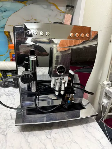 Jura Coffee machine 2000 Dhs only