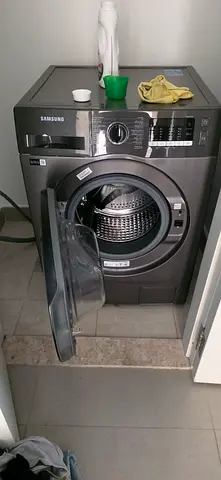 Samsung 8 kg washing and 6 kg dryer 2ni 1 like new condition