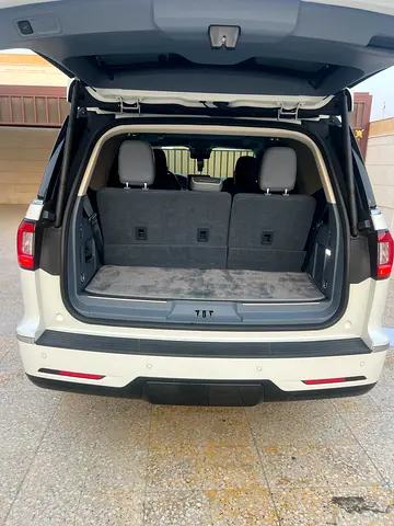 صورة 10 لـ 2021 Lincoln NAVIGATOR