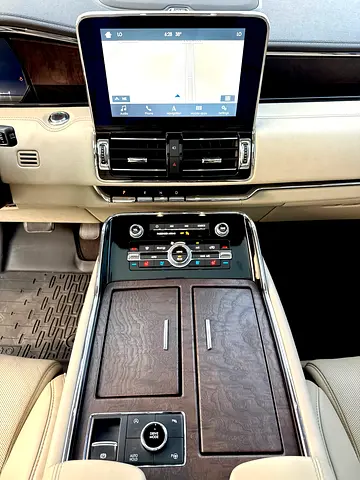 صورة 11 لـ 2019 Lincoln NAVIGATOR
