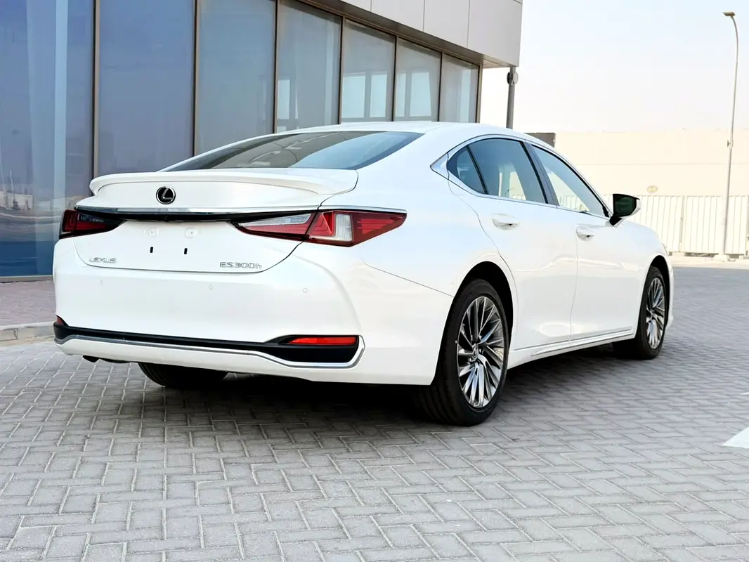 Lexus ES-Series 2025