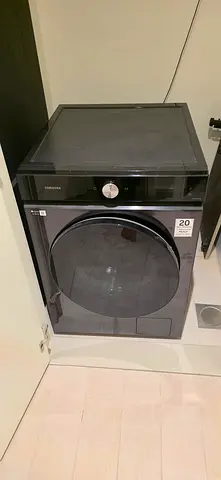 Samsung 11. 5 kg washing and 8 kg dryer 2ni 1 like new condition