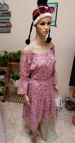 Full-body Female Mannequin - Realistic Display with Rectangular Glass Base