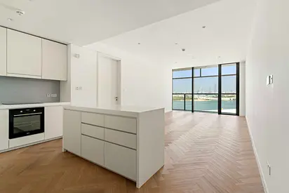 Luxury 1‑Bedroom | Sea View • Big Balcony • Upgraded