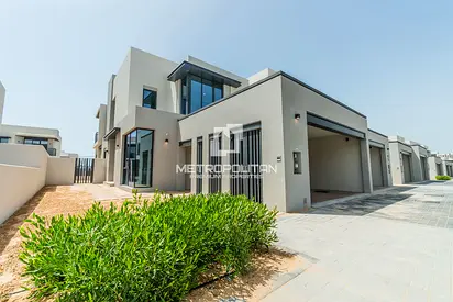 Vastu | Corner Unit | On the Park | Single Row