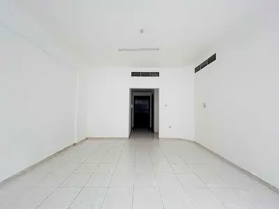 شقة بدون تبريد: غرفة نوم واحدة وصالة: شارع الملك فيصل: موقع مميز 📍: مناسبة للعائلات: جاهزة للسكن