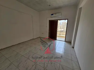 سكن شباب او موظفين شقة غرفتين وصالة مع بلكونة تسهيلات في السداد موقع مميز سهل المخرج علي دبي