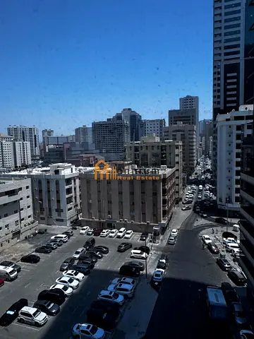 مكتب للإيجار بالمجاز 1 مساحة 2367 قدم 6 غرف مستقلة إطلالة مائية على 3 جهات والكورنيش والمسجد تكييف مجاني مع باركن بسعر 85,000 سنوياً