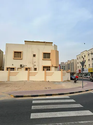 🏡🔥 للبيع فيلا تجارية في الروضة 3 – عجمان | 5 غرف | مجلس وصالة | غرفة خادمة |