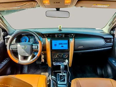 2025 Toyota FORTUNER 照片 9