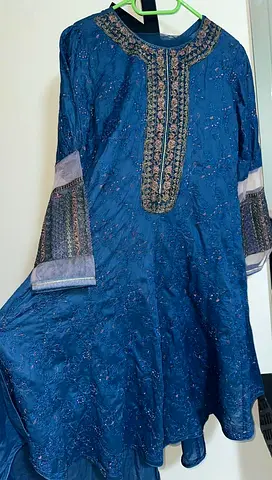 Embroidered Deep Blue Traditional Women's 3pc - Size Medium - brand Naqoosh