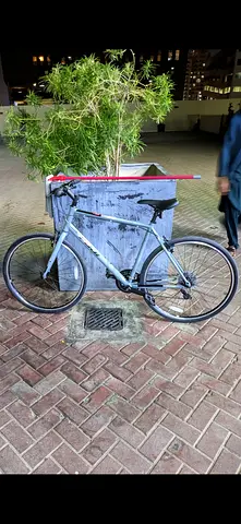 Hybrid/City Bike - Good Condition, Lightweight Frame