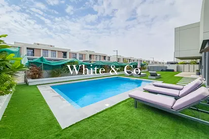 Large Corner Plot | Private Pool | VOT
