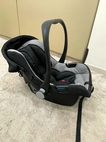 Infant Car Seat / Baby Carrier - Good Condition