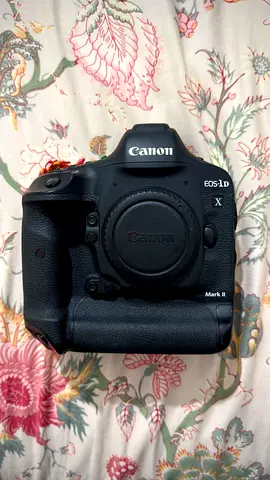 1dx mark ii canon with full box and accessories