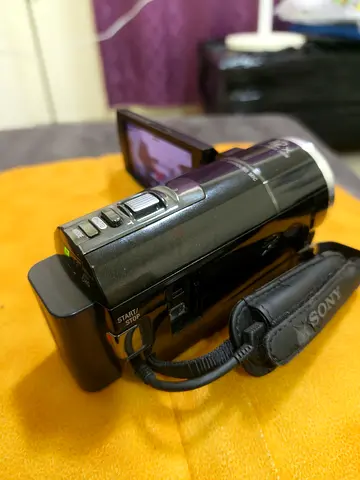 Sony Handycam HDR-CX405 Compact Digital Camcorder - Good Working Condition